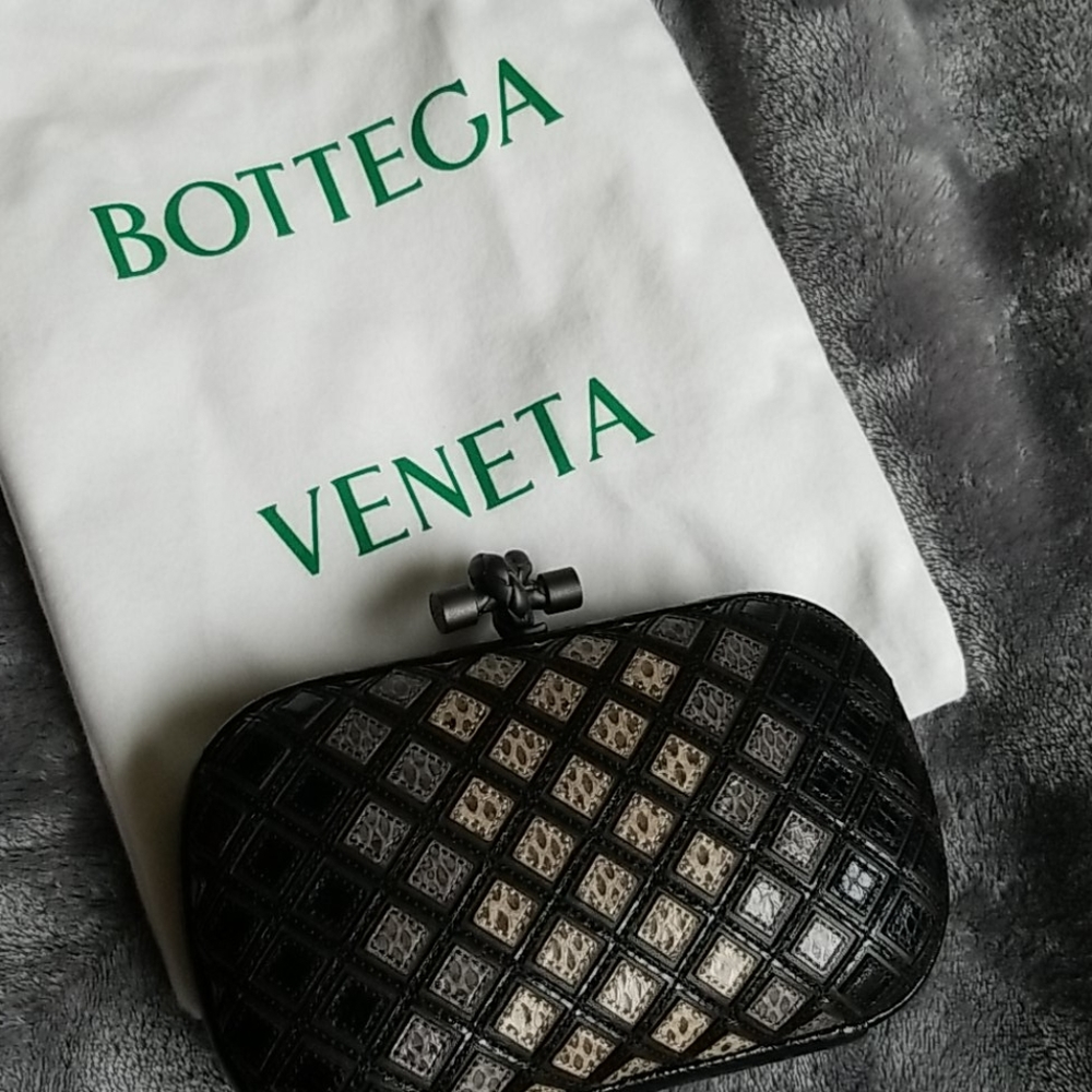 BRAND NEW BOTTEGA VENETA KNOT CLUTCH